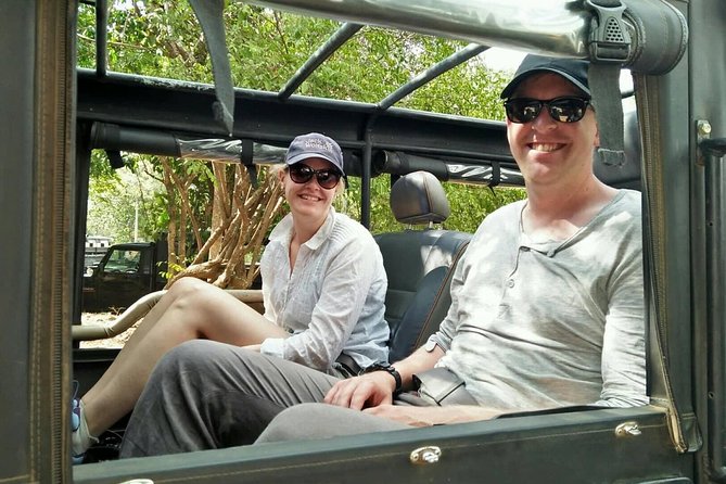 03 Nights in Amazing Sri Lanka - Day 3: waterfall stops, tea gardens, Gregory Lake, then the classic train to Ella