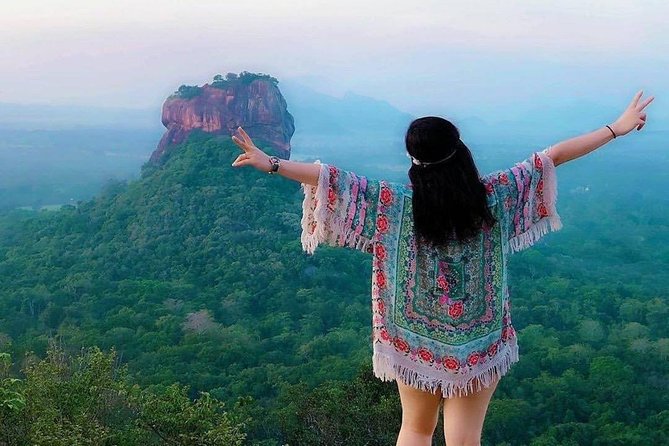 08 - Day Classic Tour with English speaking drive and Private luxury vehicles - A private driver-guide route that turns Sri Lanka into an easy plan