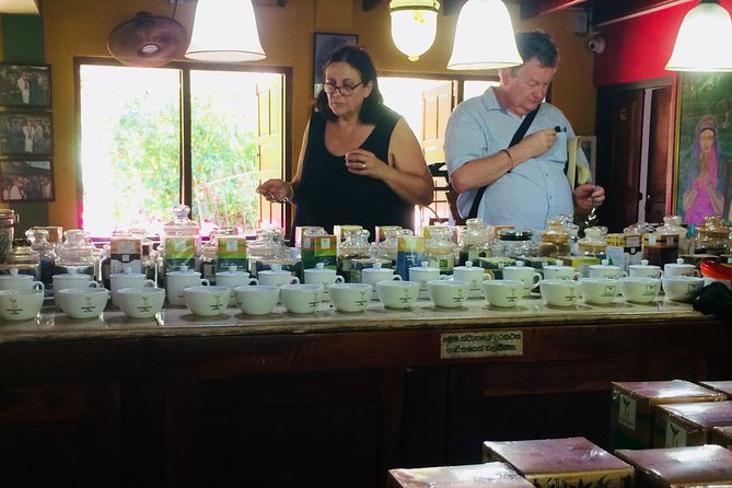 10 Day Explore Sri Lanka - Day 5: Botanical gardens, tea tasting, and a colonial post office postcard