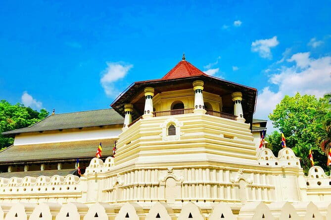 4 Days Private Tour In Sri Lanka - Day 2: Dambulla Cave Temple and Sigiriya’s Real-World Climb