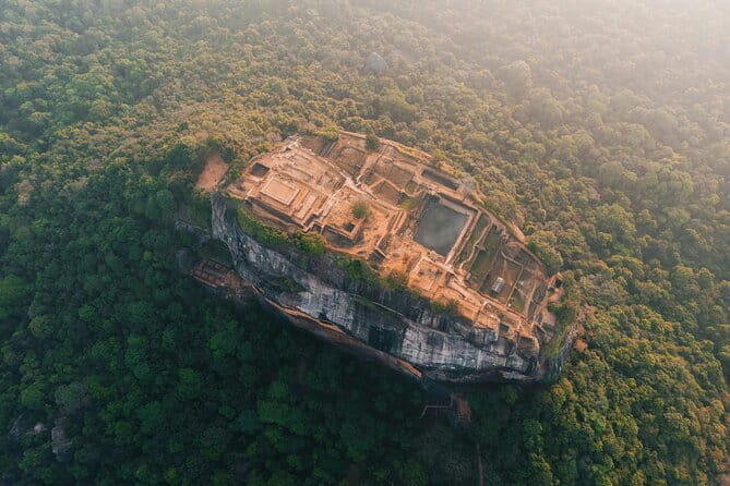4 Days Private Tour In Sri Lanka - Day 1: Landing at Bandaranaike and Getting Oriented in Kandy