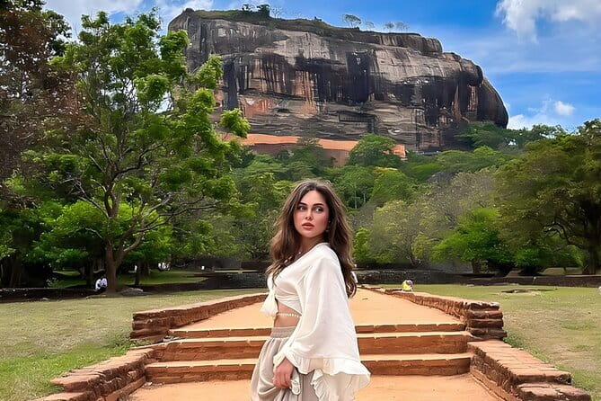5 Day Sri Lanka Tour : Including Temple of Tooth & Sigiriya Trip - Day 2: Kandy’s Tooth Temple, Lake Stroll, Gardens, and Dance Show