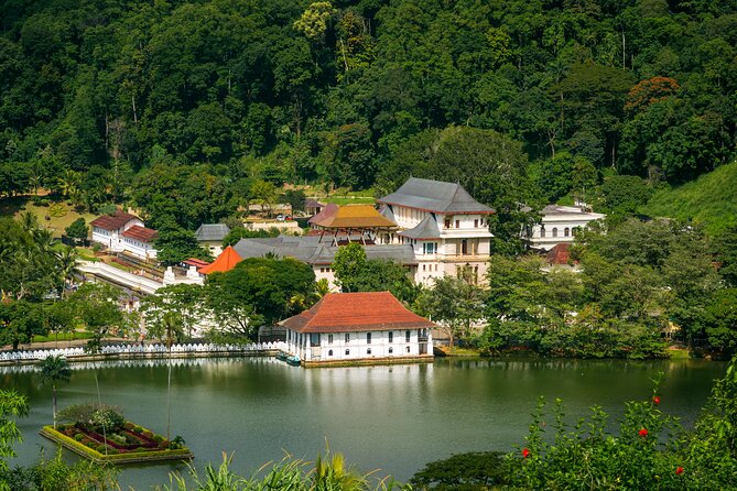 6 Days Private Vehicle with English Speaking Chauffeur - Day 2 toward Nuwara Eliya: Gregory Lake and two temple visits