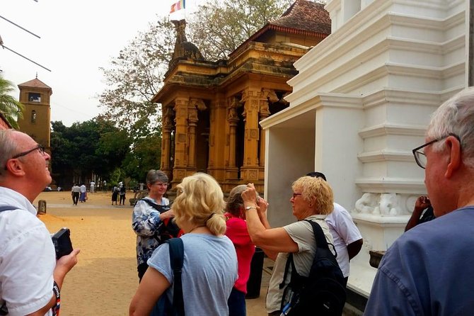 Airport Layover Colombo City tour - Stop 3: Gangaramaya Buddhist Temple and Seema Malakaya vibes