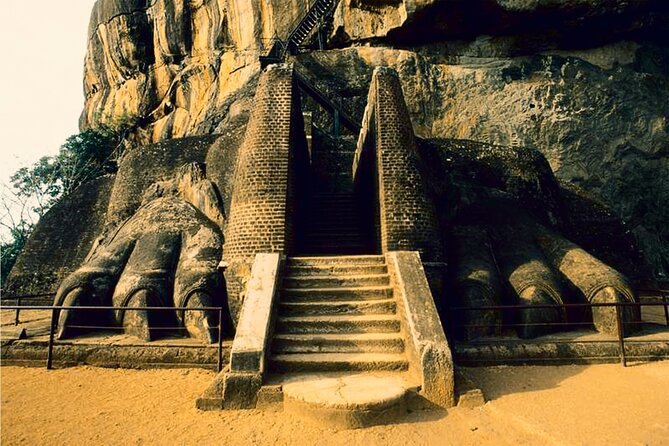 All Inclusive Sigiriya and Dambulla Day Tour from Colombo - Who should book this tour?