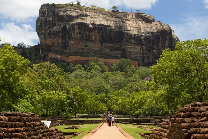All-inclusive Sigiriya, Dambulla and Wildlife Safari from Colombo - A Long Day Worth It: Colombo to Sigiriya, Dambulla, and Wildlife