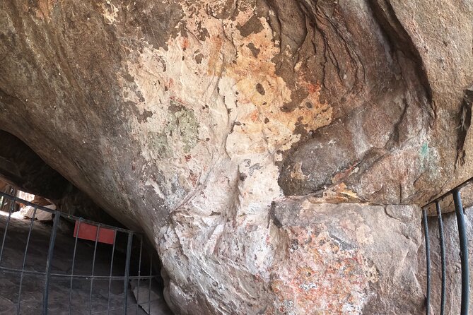Anuradhapura ancient city tour with Travandgo tours - Ruwanwelisaya: the Mahathupa and what “relics” mean on-site