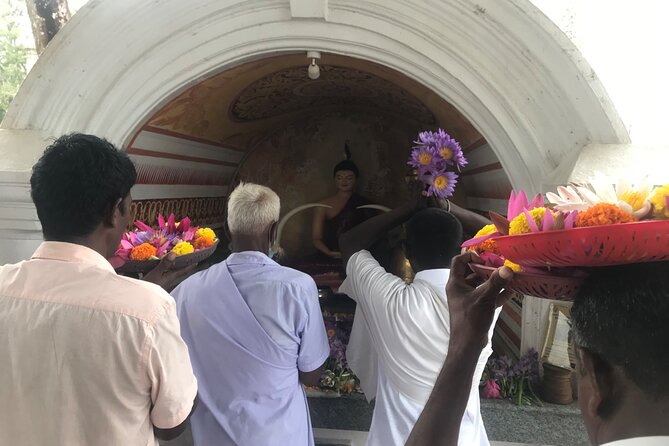 Anuradhapura Heritage Mountain bike / bicycle Tour - Food and comfort: bottled water plus a local veg meal at Hela Bojun