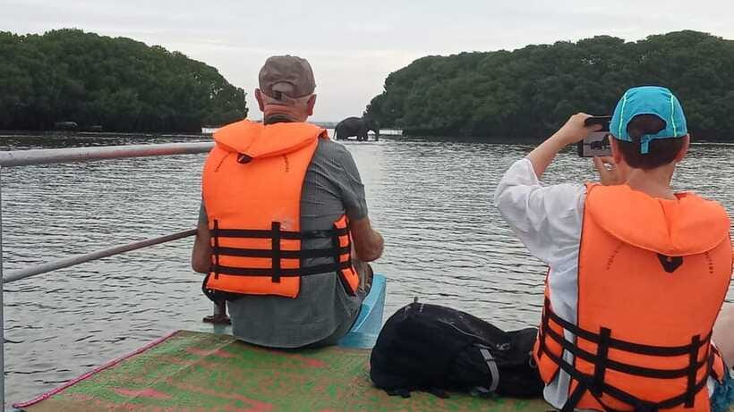 Arugam Bay: Lagoon Boat safari with Safety Measures - How the boat and life jackets support comfort