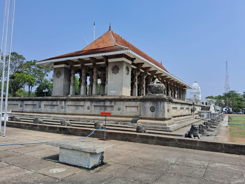 Colombo: City Sightseeing Tour by Car with Driver-Guide - Lotus Tower views and the finishing coast at Galle Face Green