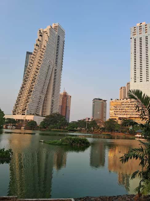 Colombo: City Sightseeing Tour by Car with Driver-Guide - Viharamahadevi Park and tea tasting for a human-sized break