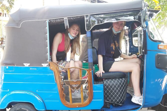 Colombo City Tour by Tuk Tuk Morning and Evening - Temple and religious sites: how to keep it respectful (and comfortable)