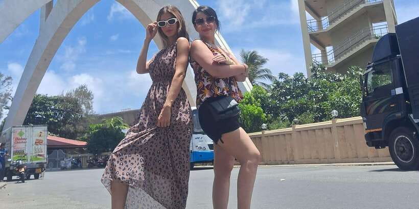 Colombo: City Tour by Tuk Tuk with Srilanka Traditional Food - Lotus Tower and the clock tower views: sightseeing without the extra price tag