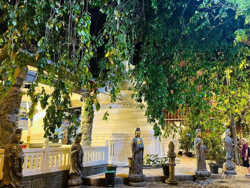Colombo City Tour with Entry Tickets & Hotel Pickup - Pettah Market: shopping, narrow lanes, and a guide who can steer you