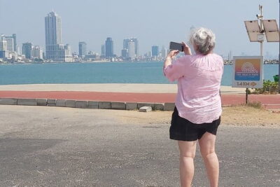 Colombo City Tour with Lunch/Dinner - All Inclusive - Start Calm at Gangaramaya, Then Float to the Park
