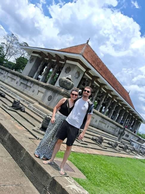 Colombo Heritage &Culture City Tour by Tuk Tuk ALL INCLUSIVE - Gangaramaya Temple: spiritual art, relics, and a calm courtyard