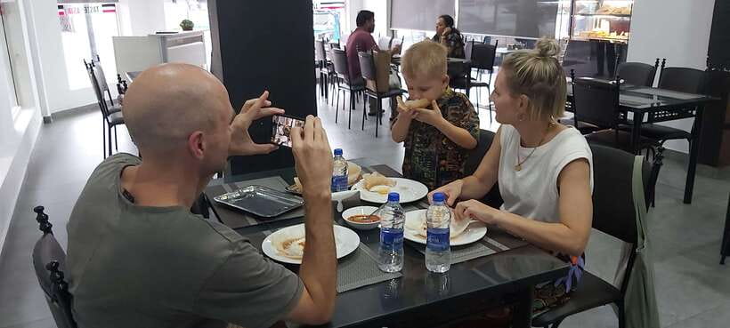 Colombo Local Food Tour by Tuk Tuk – All Inclusive - Isso Vade, samosas, and cheese balls: why the snacks matter