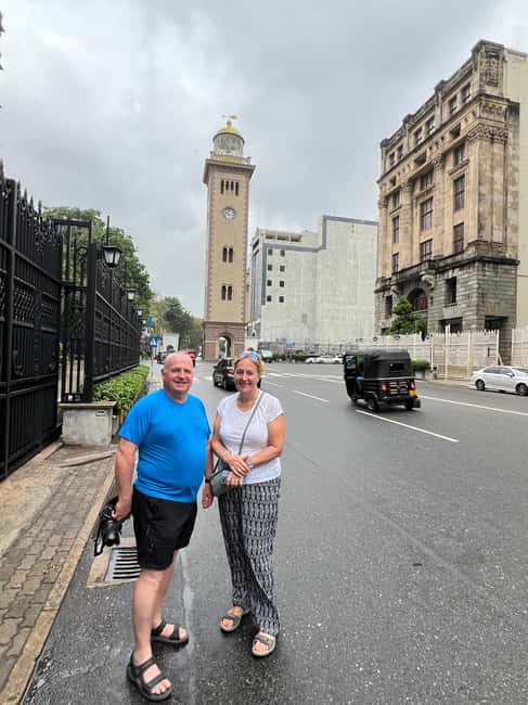 Colombo: Local Food Tour & Sightseeing by Tuk-Tuk with Meals - Pettah street energy: market smells, shopping, and quick bites