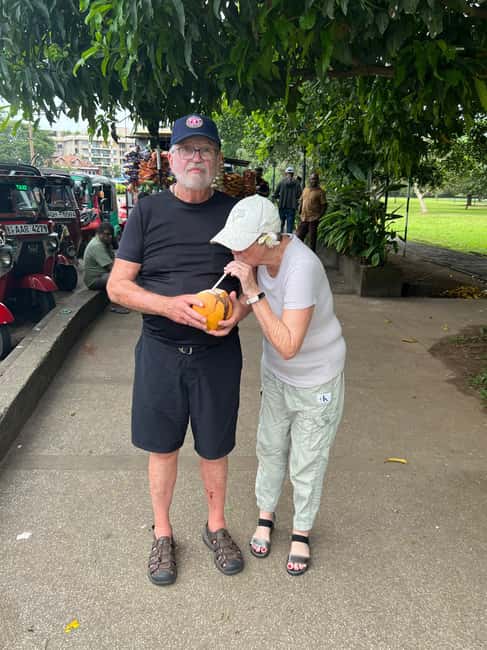 Colombo: Local Food Tour & Sightseeing by Tuk-Tuk with Meals - Curries and flatbreads: chapati, potato curry, dhal wade, and sambal