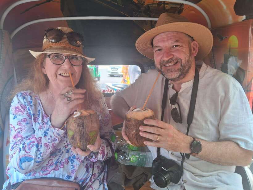 Colombo: Local Guide with Colombo City Tour by Tuk Tuk - Vihara Maha Devi Park, a tea factory with tastings, and Pettah Market shopping