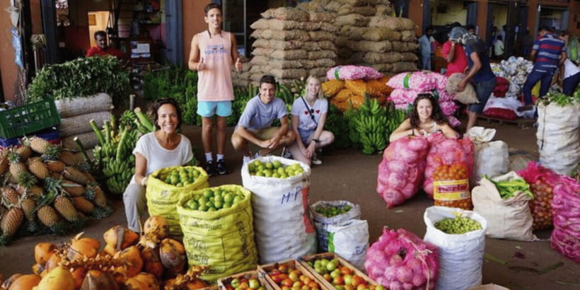 Colombo: Local Market Tour & Cooking Demo with Lunch - Choosing vegetables and fruit like a local (without overthinking it)