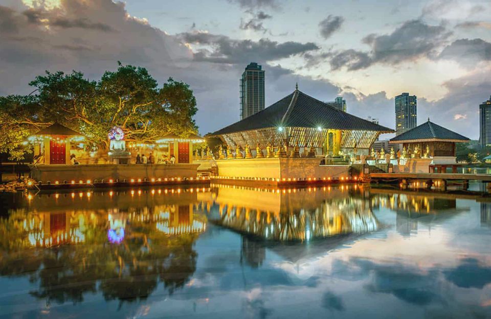 Colombo: One Day Private City Tour With Gangaramaya Temple - Kopanna Vidiya Hindu Temple: the gate tower moment you can’t miss