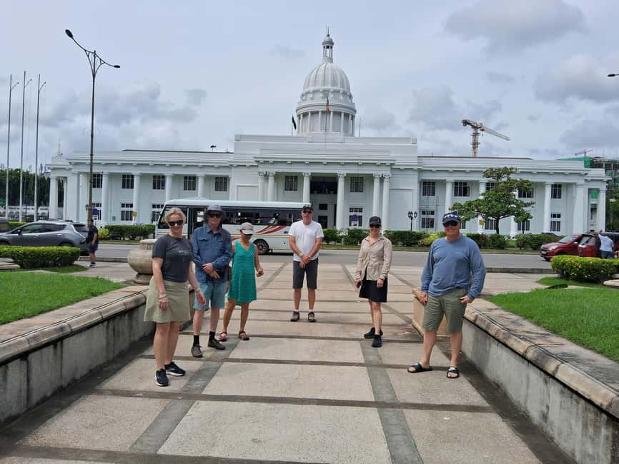 Colombo: Private City Tour by Tuk tuk - All Inclusive - Gangaramaya Temple and the Beira Lake area: where Colombo feels spiritual