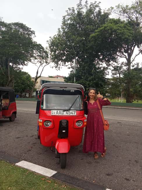 Colombo: Private City Tour by Tuk tuk - All Inclusive - Pettah Market and Colombo Fort: where shopping and history meet