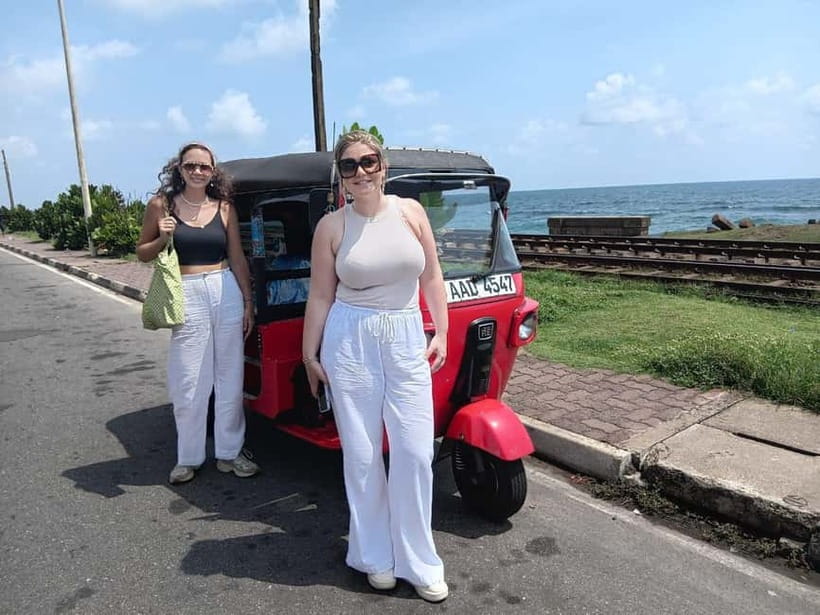 Colombo: Private City Tour with Local Food Tour by Tuk-Tuk - Galle Face Green first: the waterfront photo stop you’ll remember