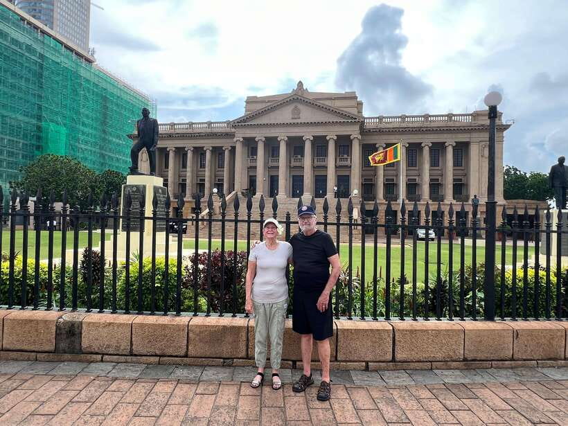 Colombo: Private City Tour with Local Food Tour by Tuk-Tuk - Temples and sacred landmarks: Gangaramaya and Seema Malaka