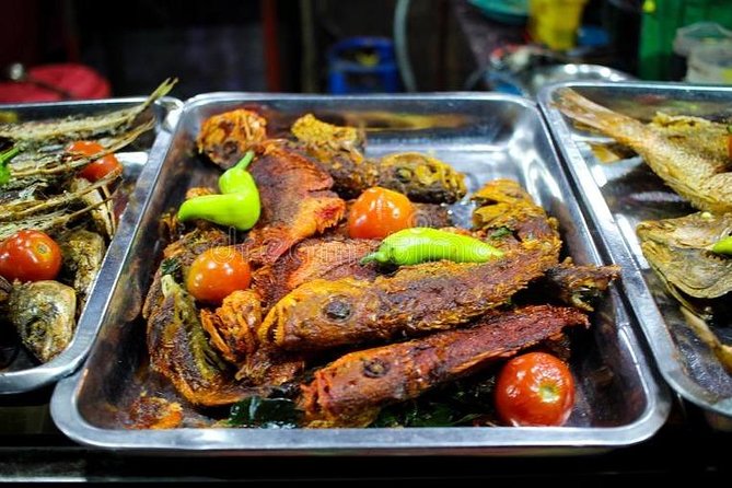 COLOMBO PRIVATE CITY TOUR WITH street food( All inclusive ) - Lunch Choices: Lump Rice or Koththu Rotti