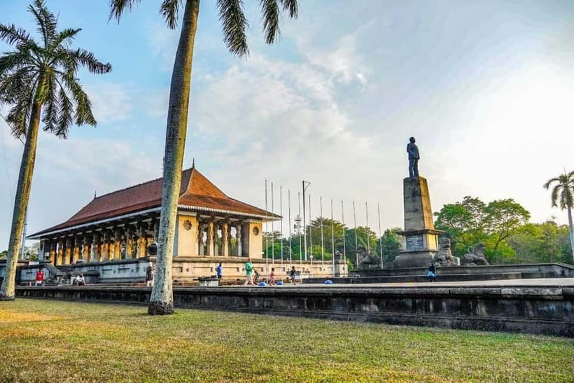 Colombo: Private City Tuk-Tuk Tour with Local Guide & Pickup - Lotus Tower, Gangaramaya, and the Colonial-Modern Mix