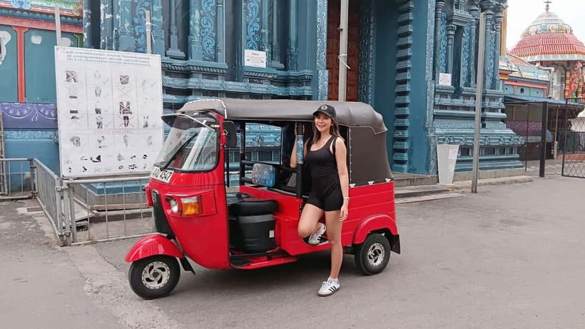 Colombo Private Guided City Tour by Tuk Tuk - All Inclusive - Lighthouse and Clock Tower: a view stop with real payoff