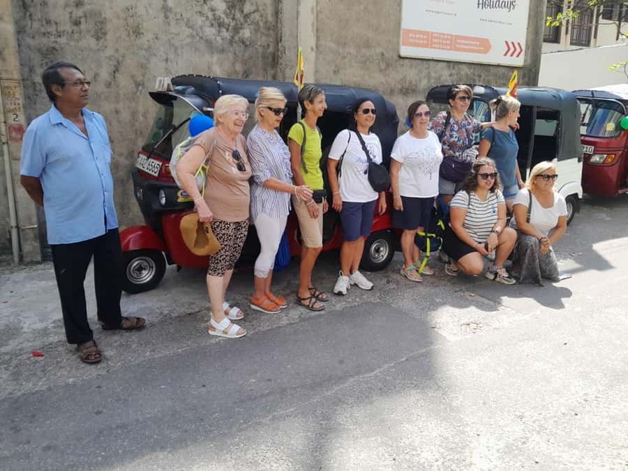 Colombo: Private Guided Tour of the City by Tuk-Tuk - The precious-stone stop: browse with questions, not pressure