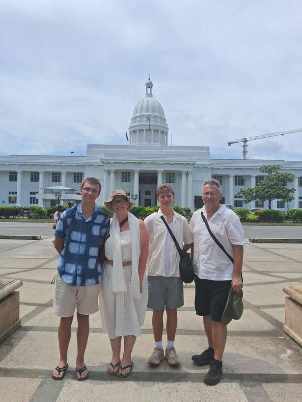 Colombo: Private Guided Tuk Tuk City Tour with Hotel Pickup - Pettah Market and the Red Mosque: Street Energy in a Manageable Package