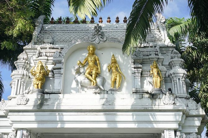 Colombo Private guideTour byTuk Tuk Morning Evening All inclusive - Independence Memorial Hall: a fast hit of national symbolism
