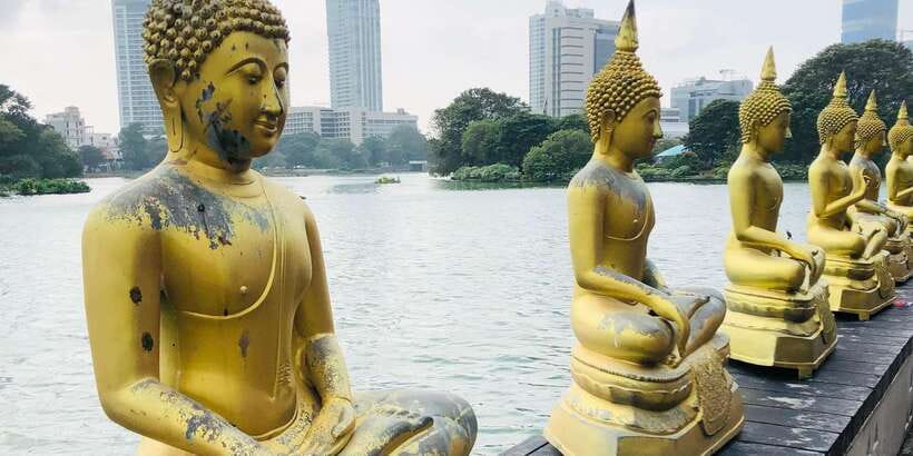 Colombo privet Day Tour and shopping - Fast Pickup, Air-Conditioned Comfort, and Colombo Traffic Reality