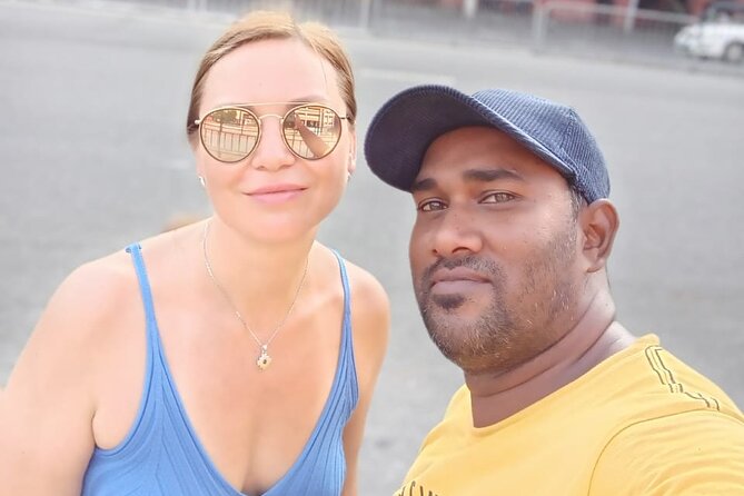 Colombo Sightseeing City Tour by Tuk-Tuk with Guide - Old Town Hall, Galle Face Green, and Colombo Lighthouse: Finishing by the Water