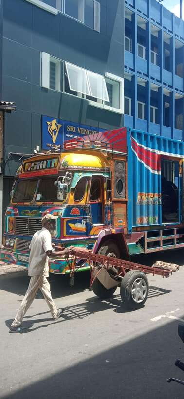 Colombo Sightseeing Private Tour by Tuk Tuk MorningOREvening - The mid-tour food break: when lunch or dinner enters the plan
