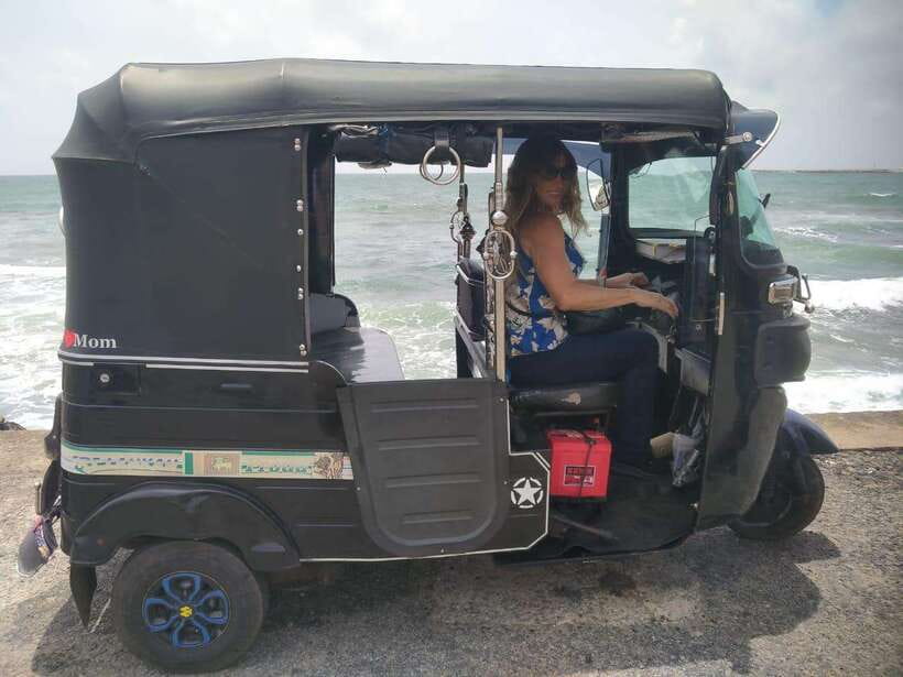 Colombo Sightseeing Private Tour by Tuk Tuk MorningOREvening - Pettah and Pettah Market: where Colombo gets real and crowded