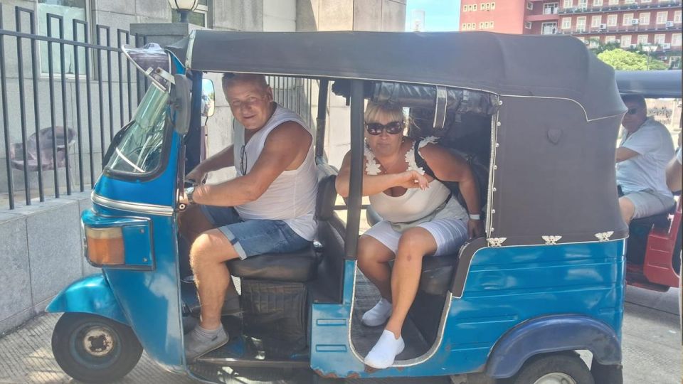 Colombo: Sightseeing Tour by Tuk Tuk Safari - All Inclusive - Colombo Fort: clock tower photos and the old lighthouse mood