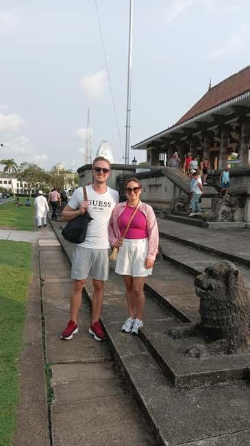 Colombo: Sightseeing Tour by Tuk Tuk Safari - All Inclusive - Pettah’s market energy and the Red Mosque’s color shock