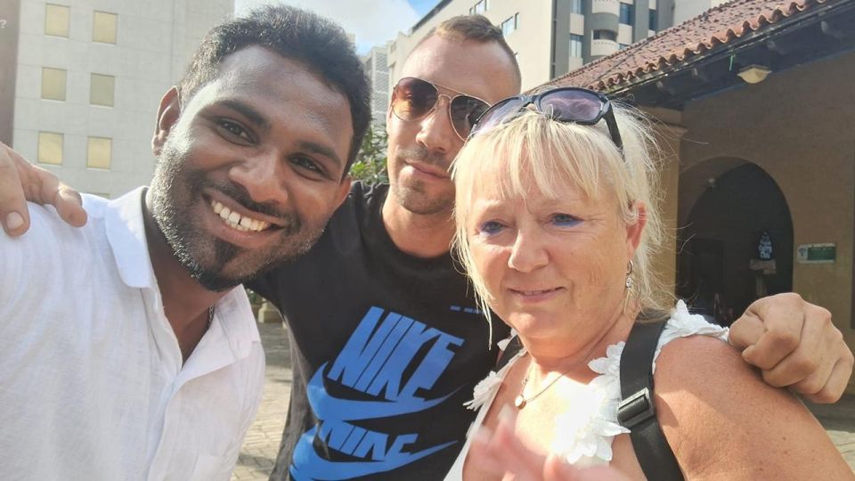 Colombo: Sightseeing Tour by Tuk Tuk Safari - All Inclusive - Temples in motion: from chaithya to Hindu devotion to Gangaramaya