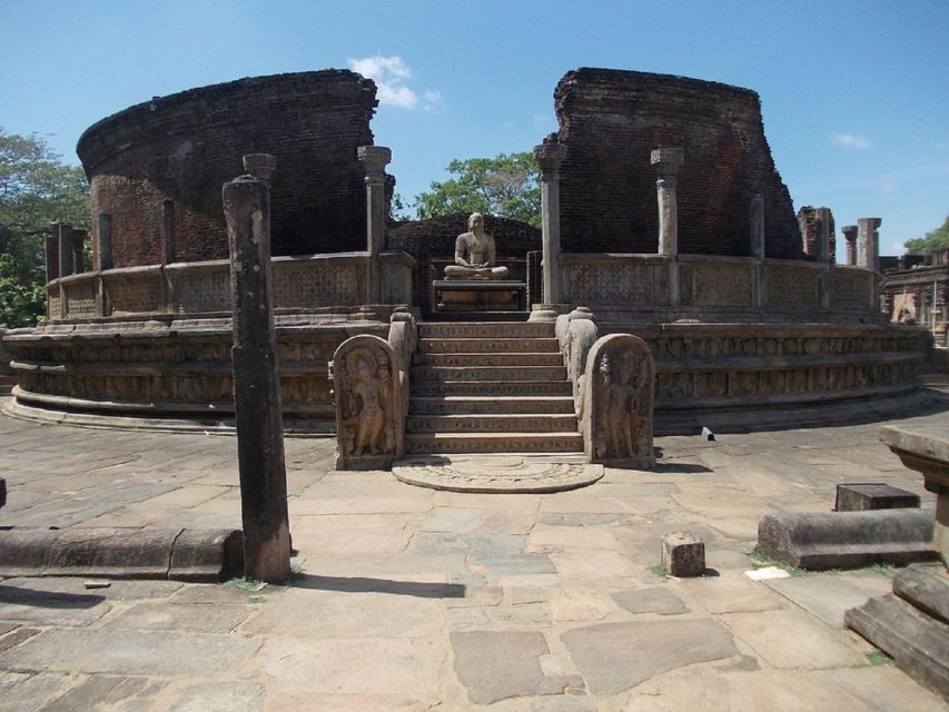 Colombo: Sri Lanka Cultural Triangle Hotspots 2-Day Tour - Dambulla Golden Cave Temple: 22 centuries still visible