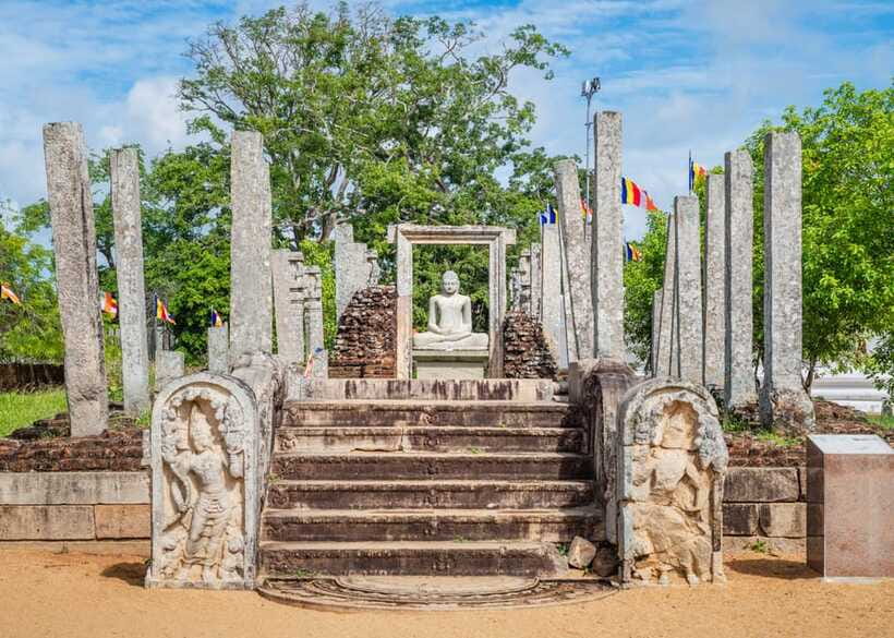 Colombo: Sri Lanka Cultural Triangle Hotspots 2-Day Tour - Day 1: Polonnaruwa ruins, plus the museum first