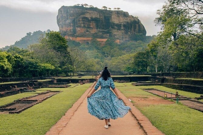 Colombo to Kandy Shuttle with Dambulla Sightseeing Tour - Sigiriya Rock Fortress With an Experienced Guide (and Extra Entrance Fees)