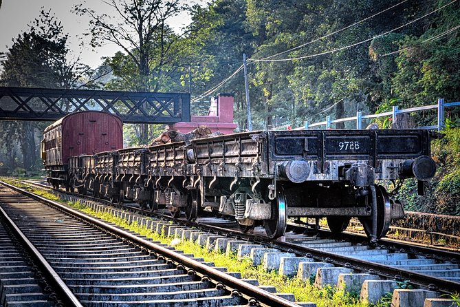 Colombo to Kandy Train Tickets (Reserved Seats) - Food on the way: snacks, drinks, and coffee