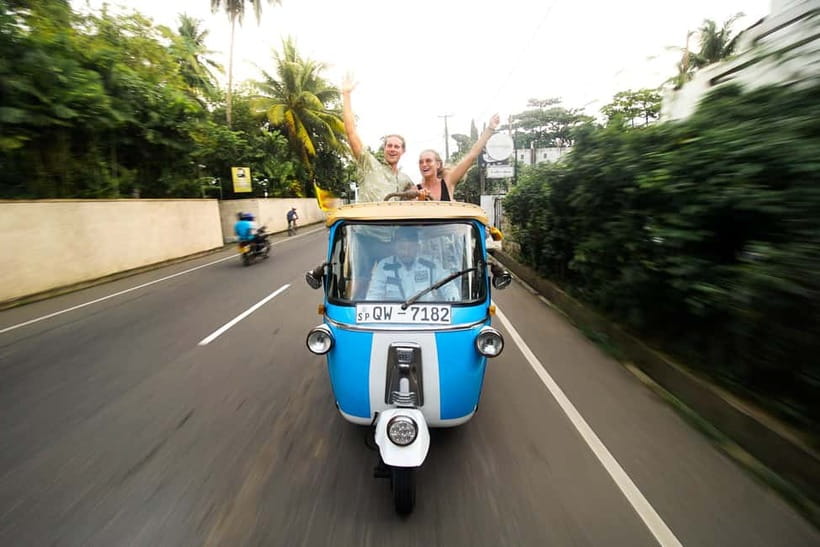 Colombo: Tuk Tuk City Highlights Tour with Lunch - Old Dutch Hospital: a quick, tasty Colombo interlude