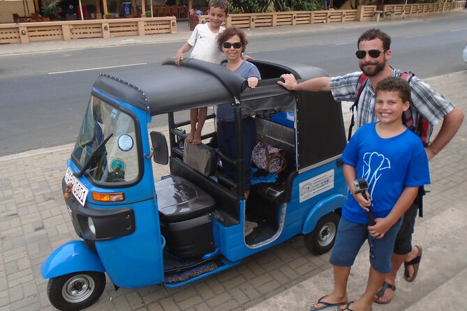 Colombo Tuk Tuk City Tour -Sightseeing Entry Fees & Food Included - Why a Colombo tuk-tuk beats a boxed-in car
