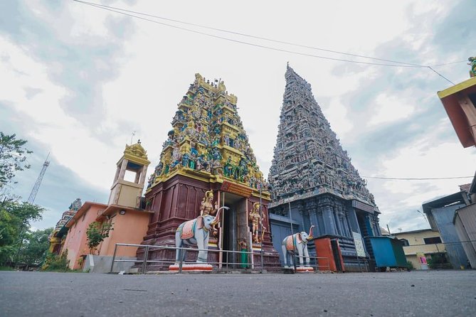 Colombo Tuk Tuk City Tour -Sightseeing Entry Fees & Food Included - Pettah by tuk-tuk: Old Town Hall, markets, and Dutch-era landmarks